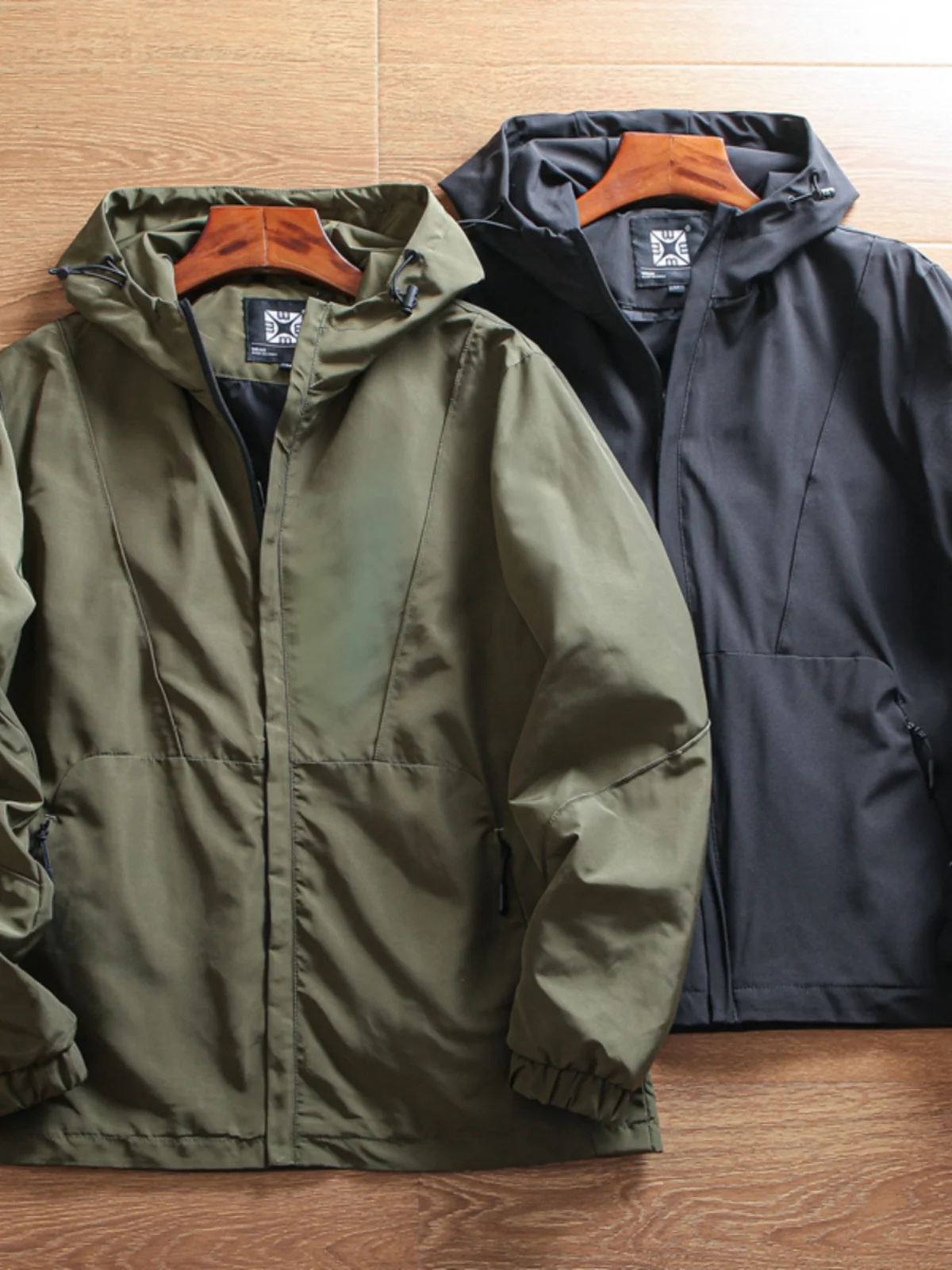 Outdoor Men's Windproof Casual Hooded Jacket Standard Fit Fashion Urban Style Spring Autumn Pure Color Zipper Sleeve Design
Outdoor Men's Windproof Casual Hooded Jacket Standard Fit Fashion Urban Style Spring Autumn Pure Color Zipper Sleeve Design