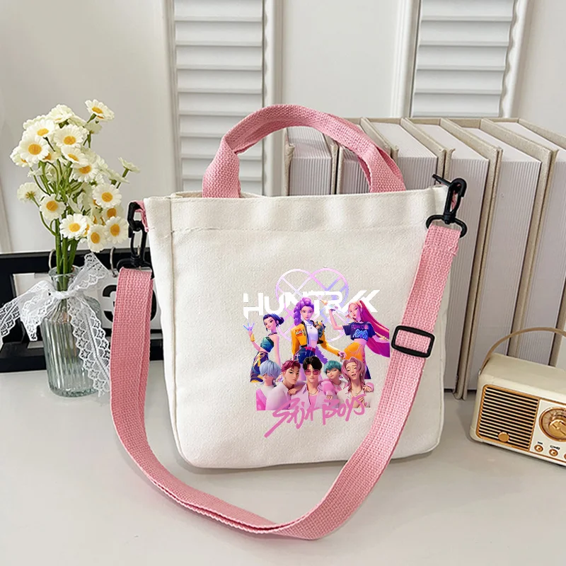 KPop Охотники на демонов для мальчиков и девочек, милая сумка на плечо Rumi Mira Zoey, сумки через плечо с мультяшным аниме и принтом, подарки на день рождения
KPop Охотники на демонов для мальчиков и девочек, милая сумка на плечо Rumi Mira Zoey, сумки через плечо с мультяшным аниме и принтом, подарки на день рождения