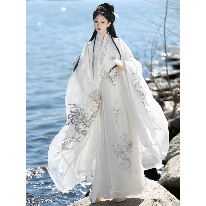 Hanfu women's Wei, Jin and Qing cold wind cross-necked embroidered large-sleeved shirt, daily spring and summer models
Hanfu women's Wei, Jin and Qing cold wind cross-necked embroidered large-sleeved shirt, daily spring and summer models