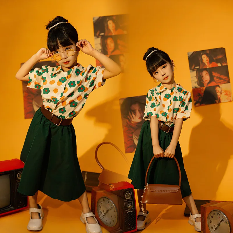 Nostalgic Retro Hong Kong Style Girl 8090s Stage Catwalk Performance Clothes Studio Shooting Art Photo Locomotive Runway
Nostalgic Retro Hong Kong Style Girl 8090s Stage Catwalk Performance Clothes Studio Shooting Art Photo Locomotive Runway