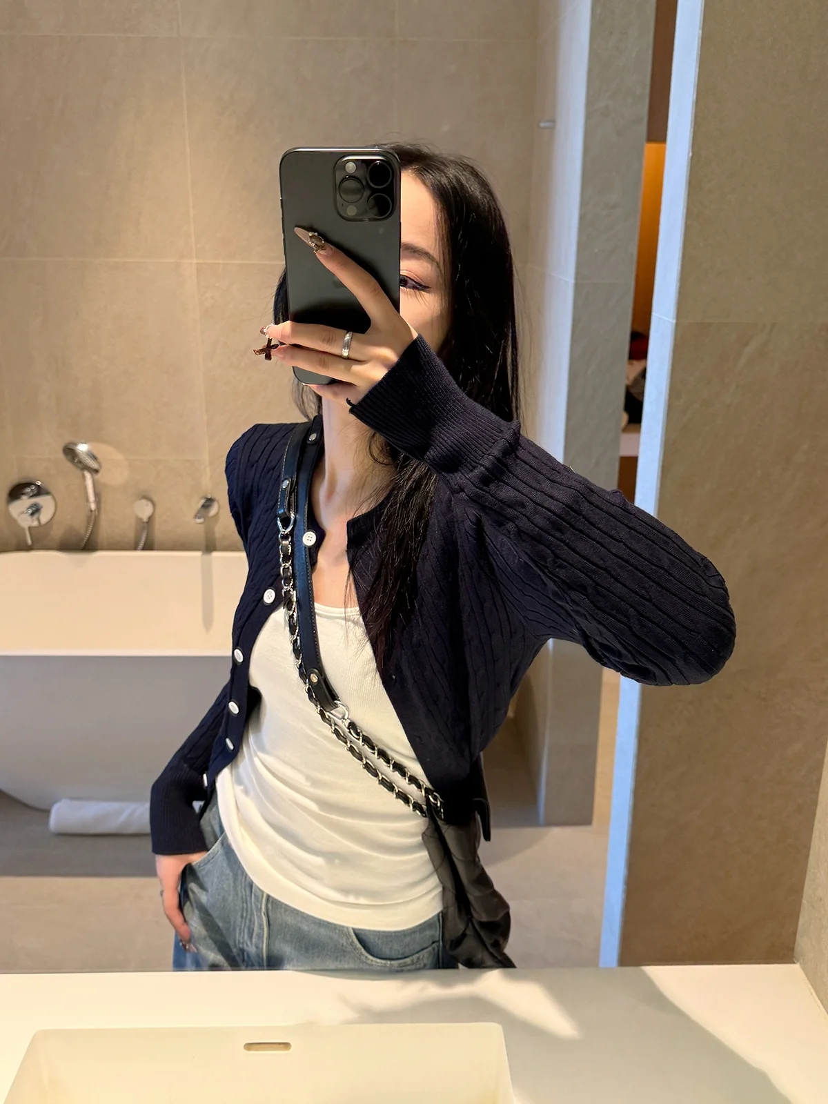 Новый весенний свободный вязаный кардиган Pabu Studio для женщин: модный универсальный топ с круглым вырезом и узором косы, белый, подчеркивающий фигуру
Новый весенний свободный вязаный кардиган Pabu Studio для женщин: модный универсальный топ с круглым вырезом и узором косы, белый, подчеркивающий фигуру