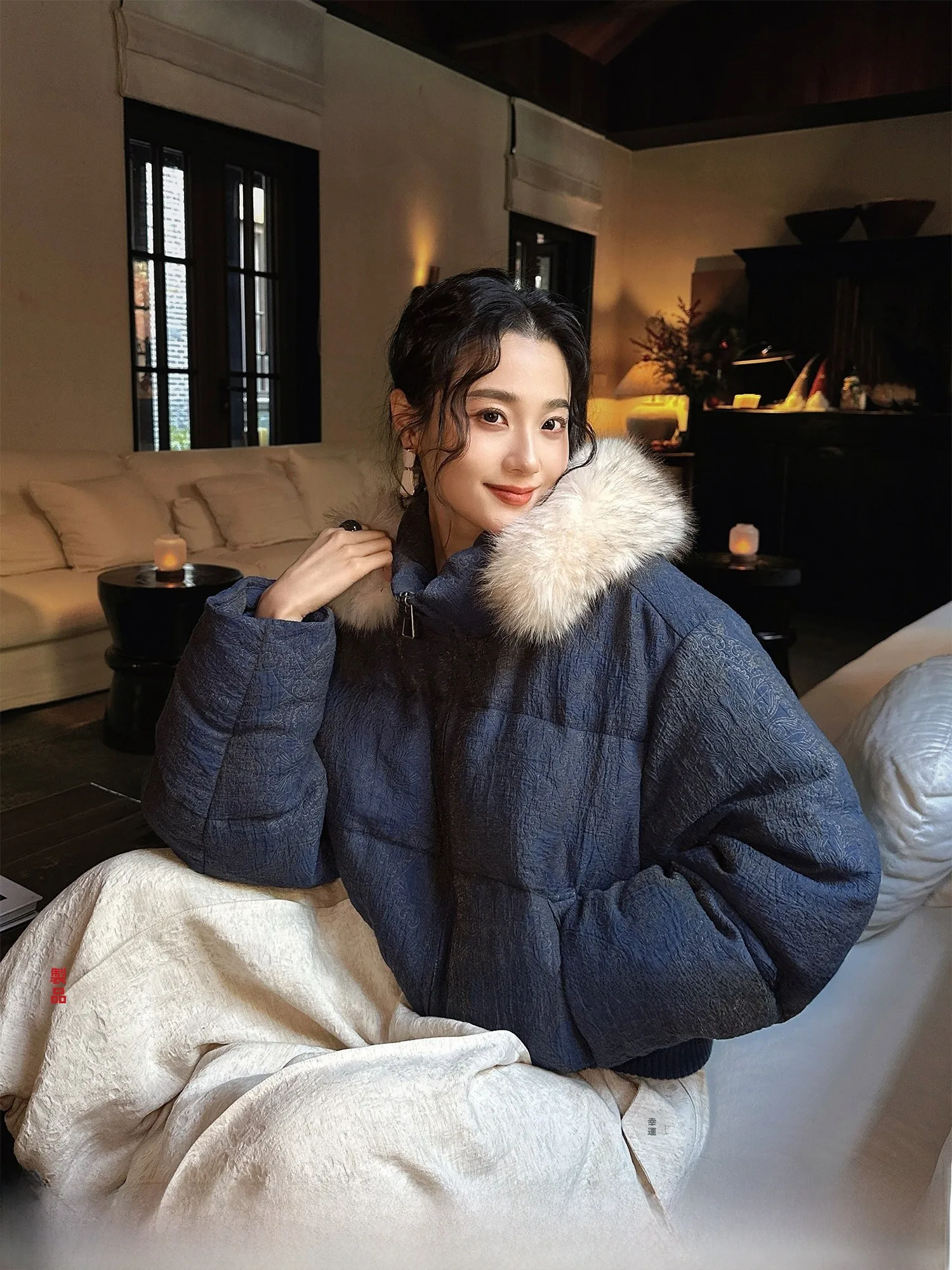 Sanji Black Flower Short Puffer Jacket with Fur Collar And Hood New Chinese Style Silk Brocade Women's Winter Coat 90 down
Sanji Black Flower Short Puffer Jacket with Fur Collar And Hood New Chinese Style Silk Brocade Women's Winter Coat 90 down