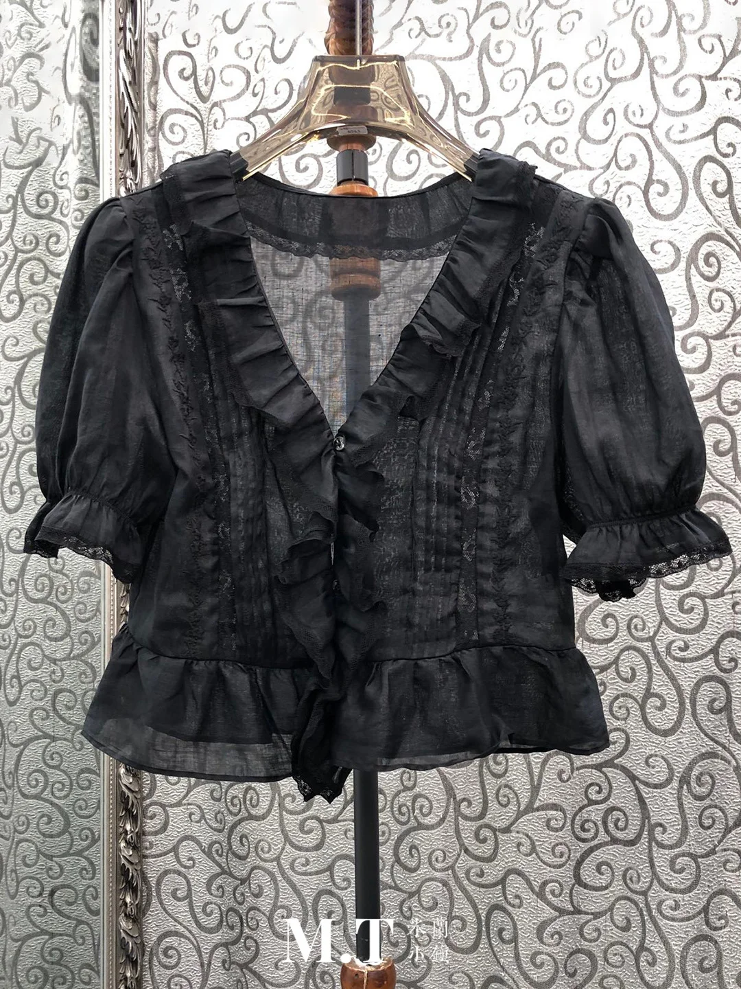 Retro Cool Lace Trim Bubble Sleeve Short Top Women's Fashion Straight Cut Composite Fabric Long Sleeve Button Detail Shirt
Retro Cool Lace Trim Bubble Sleeve Short Top Women's Fashion Straight Cut Composite Fabric Long Sleeve Button Detail Shirt