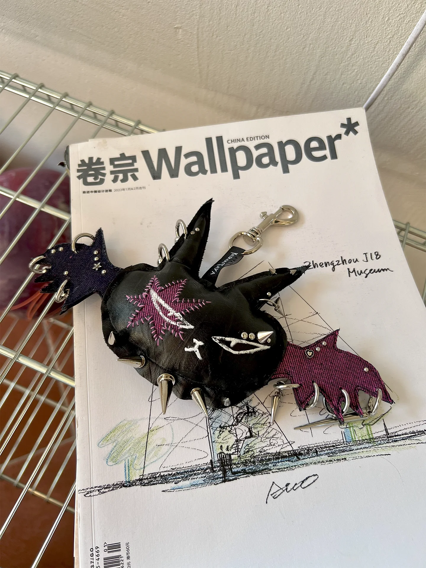 KUROUTAYA Handmade Gothic Bat Keychain Spiked Embroidered Hand-painted Odd Style Bag Purse Charm Trendy Art Toy For Gothic Fans
KUROUTAYA Handmade Gothic Bat Keychain Spiked Embroidered Hand-painted Odd Style Bag Purse Charm Trendy Art Toy For Gothic Fans