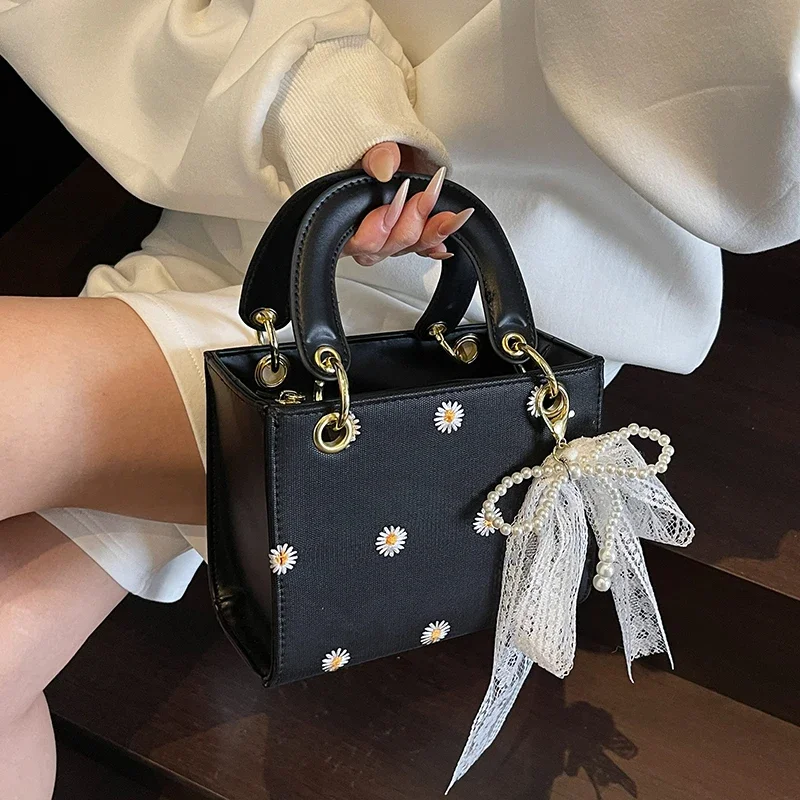 Fashion Women Handbags Designer Mini Small Square Shoulder Crossbody Bags Brand Classic Bag Small Purses 2025 bolso mujer
Fashion Women Handbags Designer Mini Small Square Shoulder Crossbody Bags Brand Classic Bag Small Purses 2025 bolso mujer