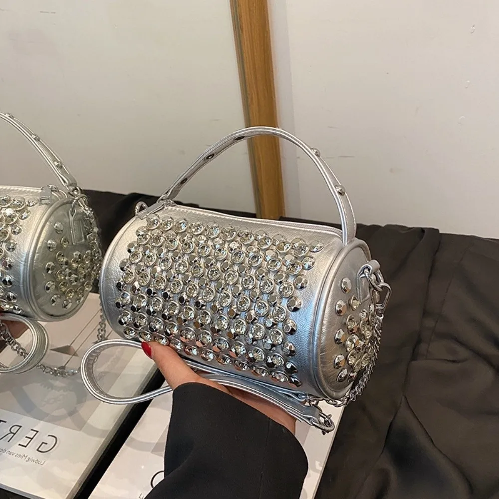 Elegant Rhinestone Evening Bag Chic Chain Crossbody Bag Metal Rivet Studded Multifunctional Cylindrical Handbag Spring Summer
Elegant Rhinestone Evening Bag Chic Chain Crossbody Bag Metal Rivet Studded Multifunctional Cylindrical Handbag Spring Summer