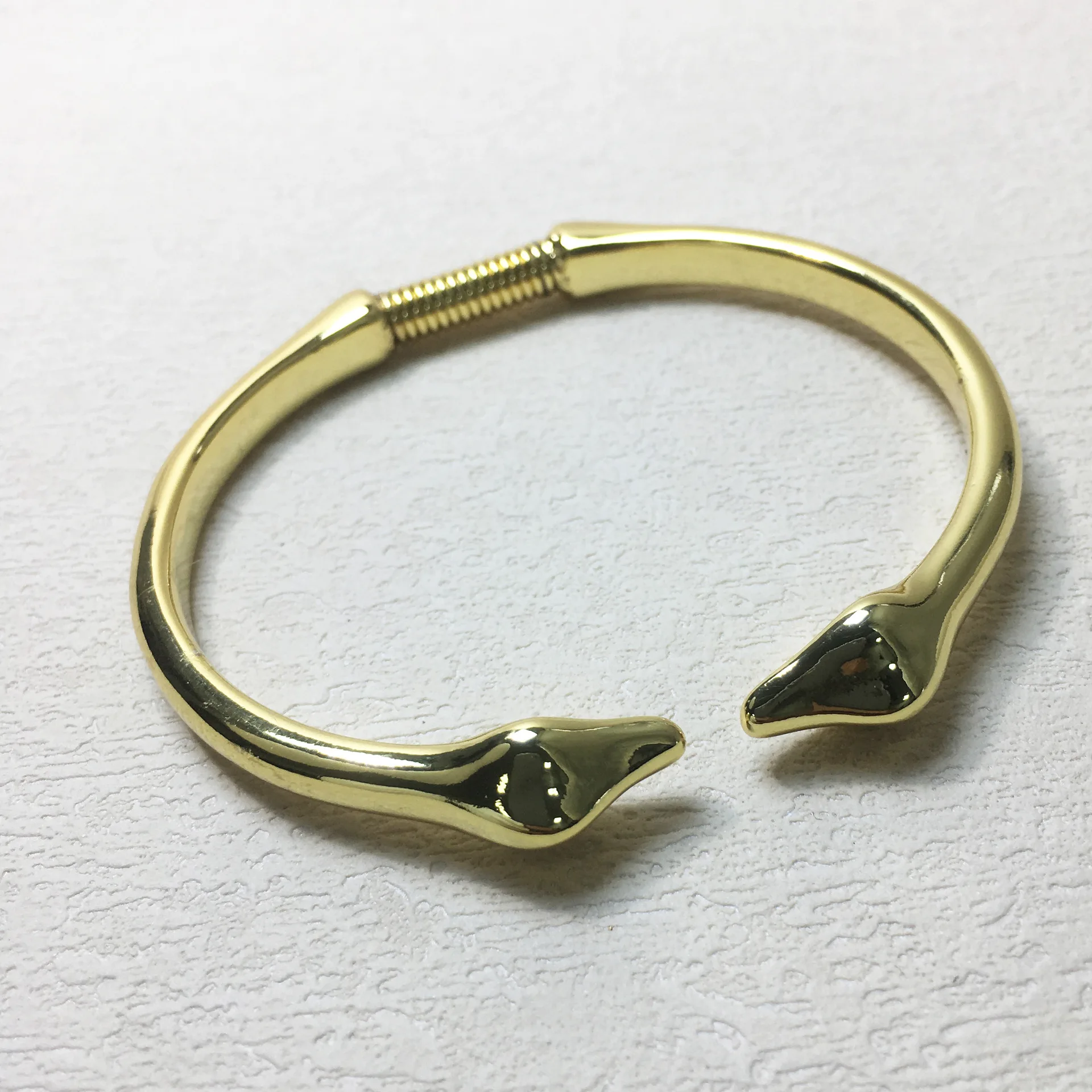 Лето 2022, классический нейтральный ретро-стиль, золотой, серебряный браслет с геометрическим открытием, аксессуары без пола, подарок для пары
Лето 2022, классический нейтральный ретро-стиль, золотой, серебряный браслет с геометрическим открытием, аксессуары без пола, подарок для пары