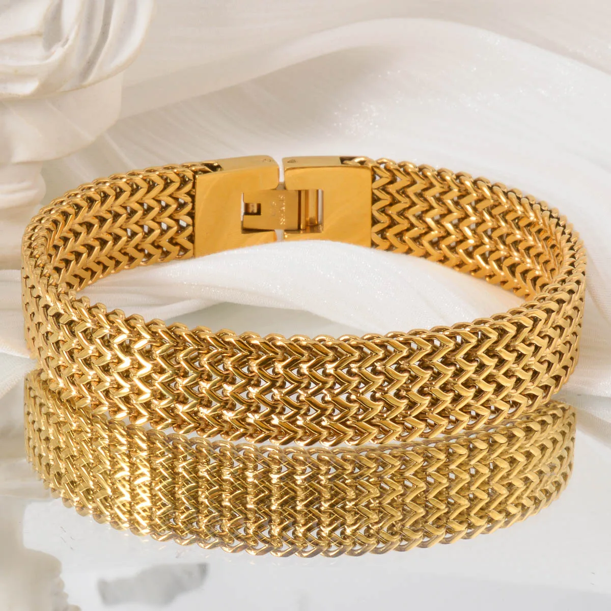 Luxury Gold Plated Bracelet for Men Women Stainless Steel Woven Pattern Wide Bangle Fashion Jewelry Gift Valentine's Birthday
Luxury Gold Plated Bracelet for Men Women Stainless Steel Woven Pattern Wide Bangle Fashion Jewelry Gift Valentine's Birthday