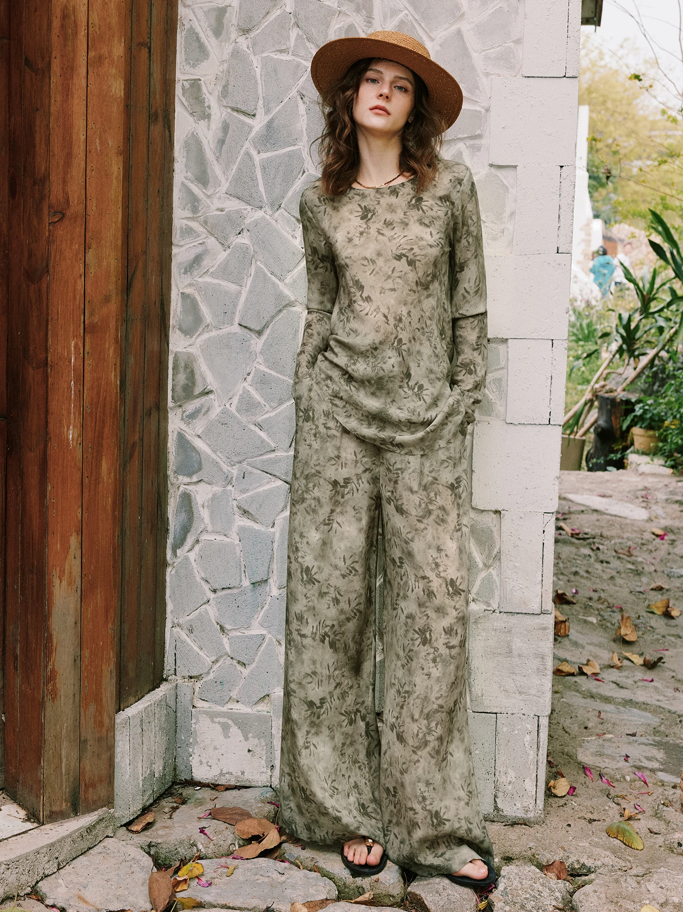 Silk Asymmetrical Printed Outfit Romantic Lightweight Two-Piece Set High Waist Long Pants Floral Pattern Spring Fashion Women...
Silk Asymmetrical Printed Outfit Romantic Lightweight Two-Piece Set High Waist Long Pants Floral Pattern Spring Fashion Women...
