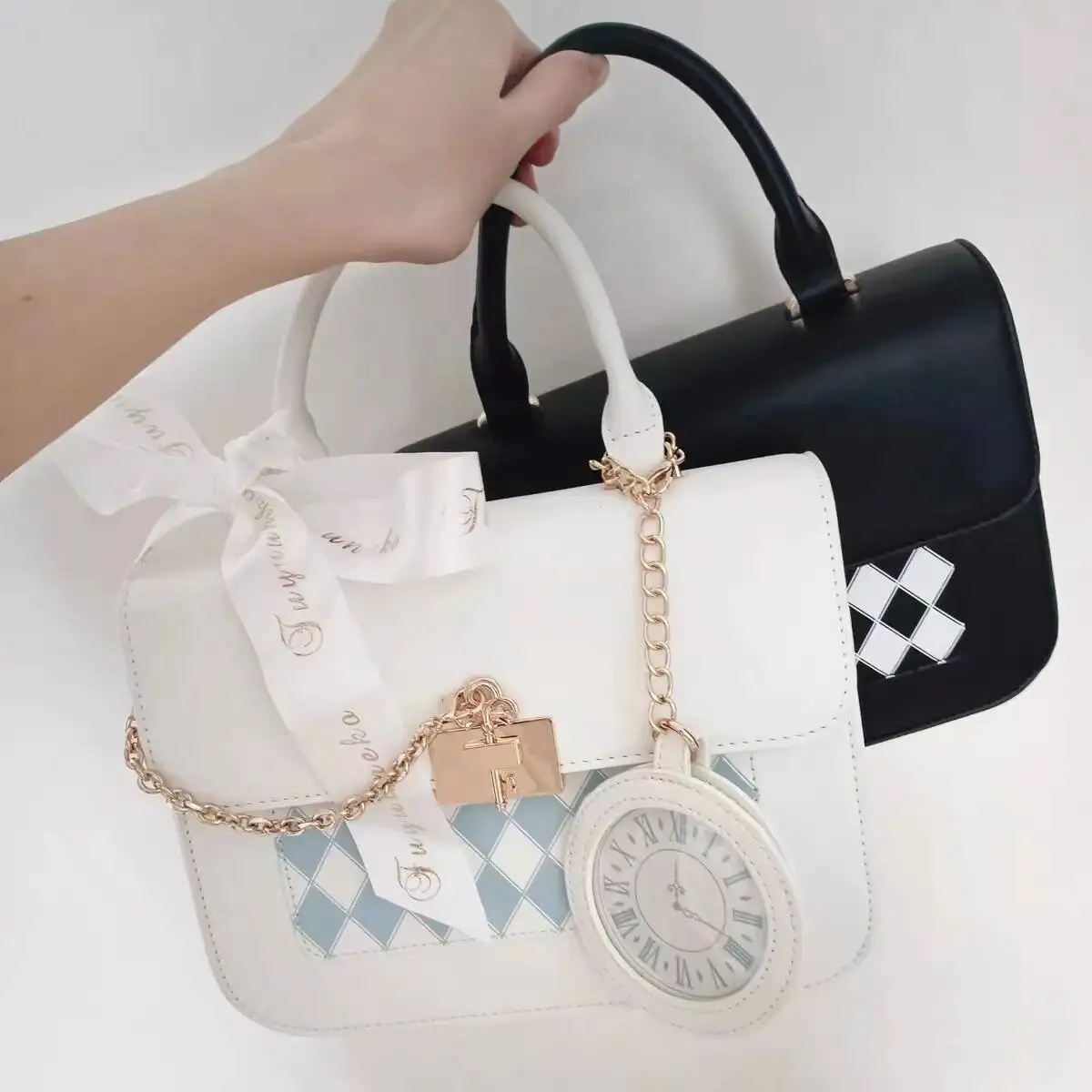 Bloom Haruku Jk Messenger Women 2023 New Sweet Rhombic Pattern Casual Hand Ladies Vintage Fairy Core Crossbody Bag
Bloom Haruku Jk Messenger Women 2023 New Sweet Rhombic Pattern Casual Hand Ladies Vintage Fairy Core Crossbody Bag