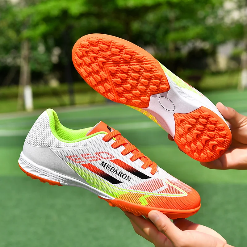New Men Soccer Shoes Training Professional Outdoor Adult Kids Futsal Football Boots Ultralight TF/FG Sports Shoes High-quality
New Men Soccer Shoes Training Professional Outdoor Adult Kids Futsal Football Boots Ultralight TF/FG Sports Shoes High-quality