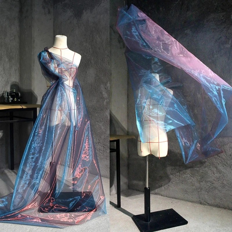 Водно-светящаяся темно-синяя градиентная лазерная ткань из органзы. Дизайнерская ткань для одежды своими руками. Светящаяся цветная ткань для свадебного платья.
Водно-светящаяся темно-синяя градиентная лазерная ткань из органзы. Дизайнерская ткань для одежды своими руками. Светящаяся цветная ткань для свадебного платья.