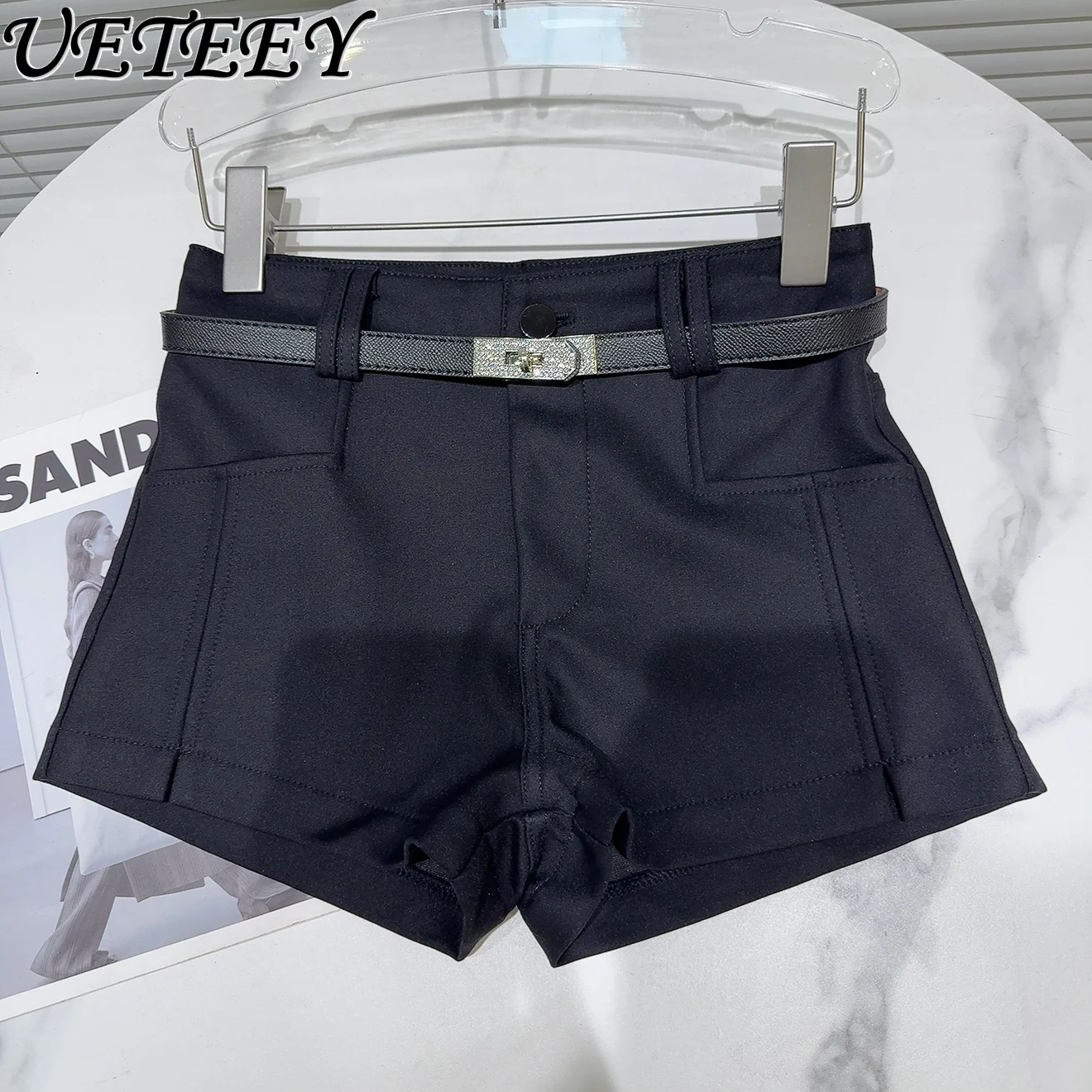 2025 Summer New Rhinestone Thin Leather Belt Simple Solid Color Casual Shorts Women Three-point Black Shorts Female Hot Pants
2025 Summer New Rhinestone Thin Leather Belt Simple Solid Color Casual Shorts Women Three-point Black Shorts Female Hot Pants