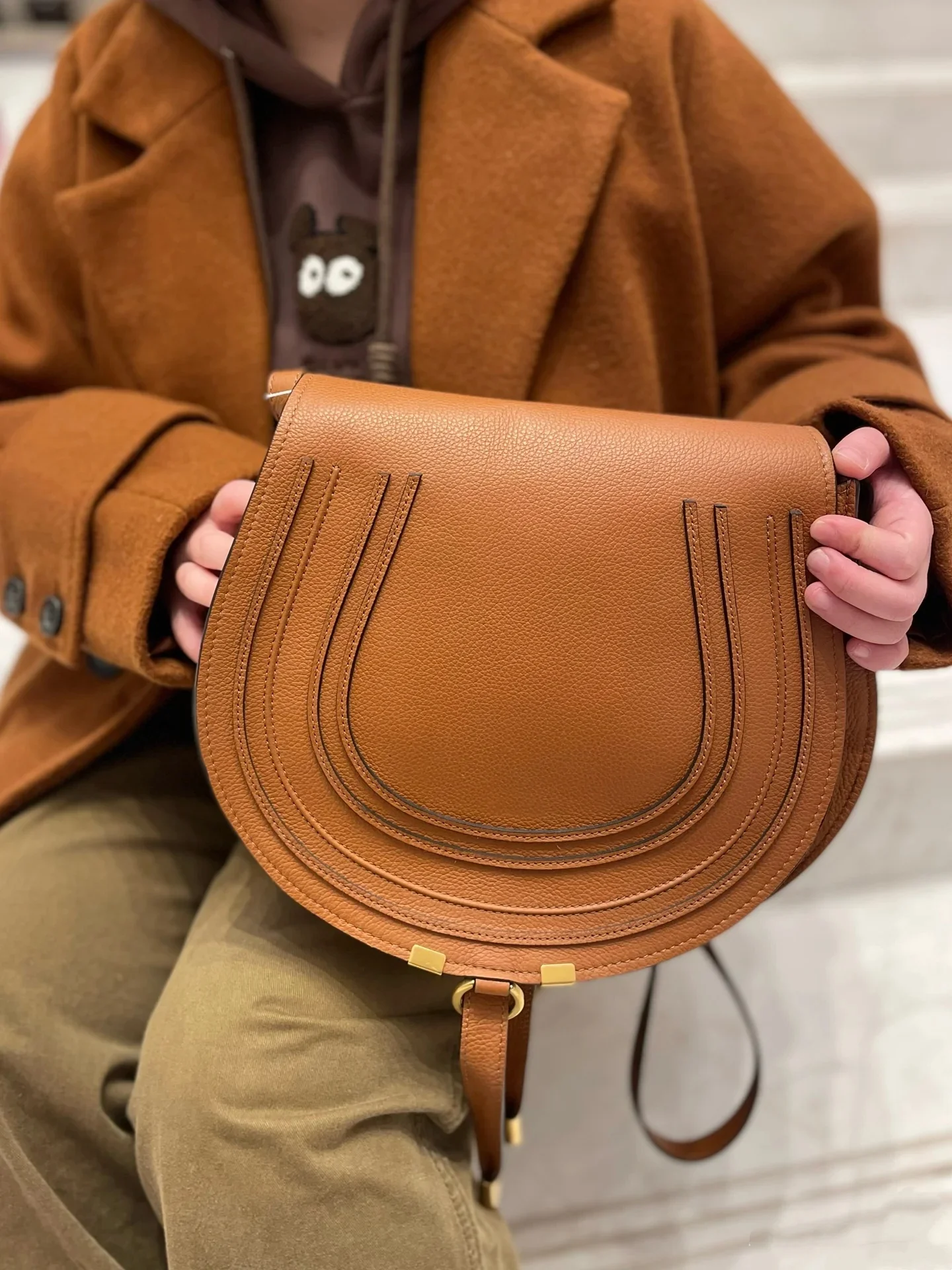 Classic Genuine Leather Saddle Bag Vintage Crossbody Shoulder Bag High-Quality Retro Casual Cowhide Purse 
Classic Genuine Leather Saddle Bag Vintage Crossbody Shoulder Bag High-Quality Retro Casual Cowhide Purse