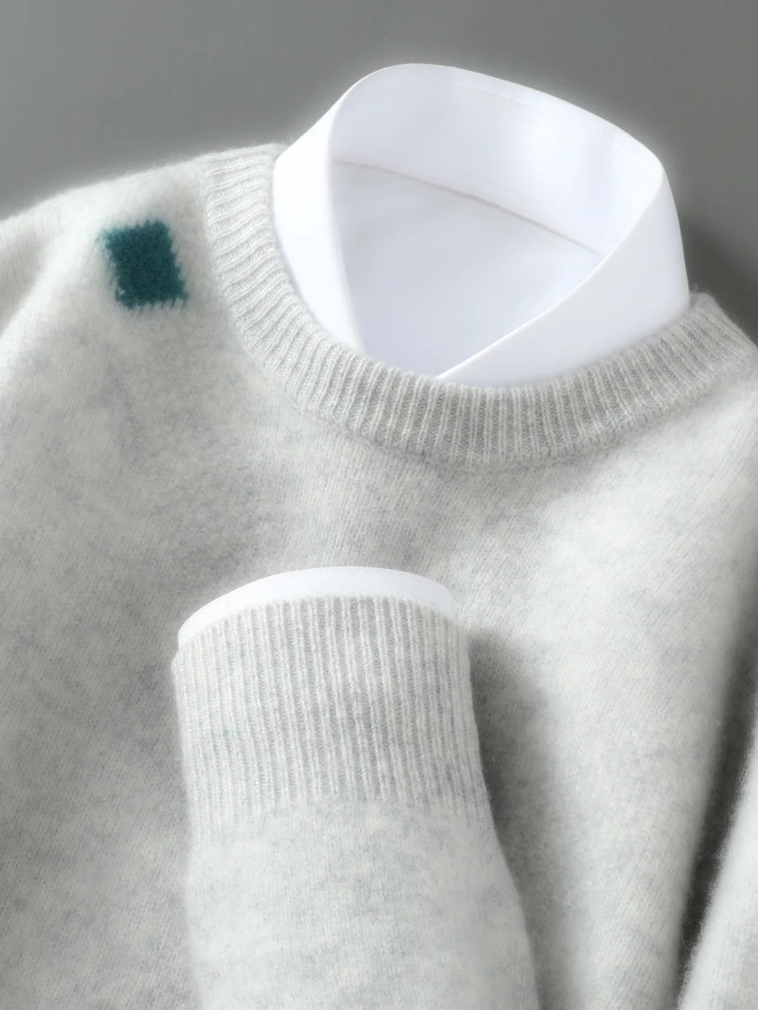 100% Pure Wool Knitted Sweater Men's round Neck Thickened Patchwork Knitwear Casual Loose Bottom Woolen Shirt Comfortable Warmth
100% Pure Wool Knitted Sweater Men's round Neck Thickened Patchwork Knitwear Casual Loose Bottom Woolen Shirt Comfortable Warmth