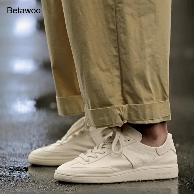 Men White Leather Casual Sneakers Lace Up Flat Skate Shoes Comfortable Non Slip Classic Minimalist Sports Shoes for Men
Men White Leather Casual Sneakers Lace Up Flat Skate Shoes Comfortable Non Slip Classic Minimalist Sports Shoes for Men