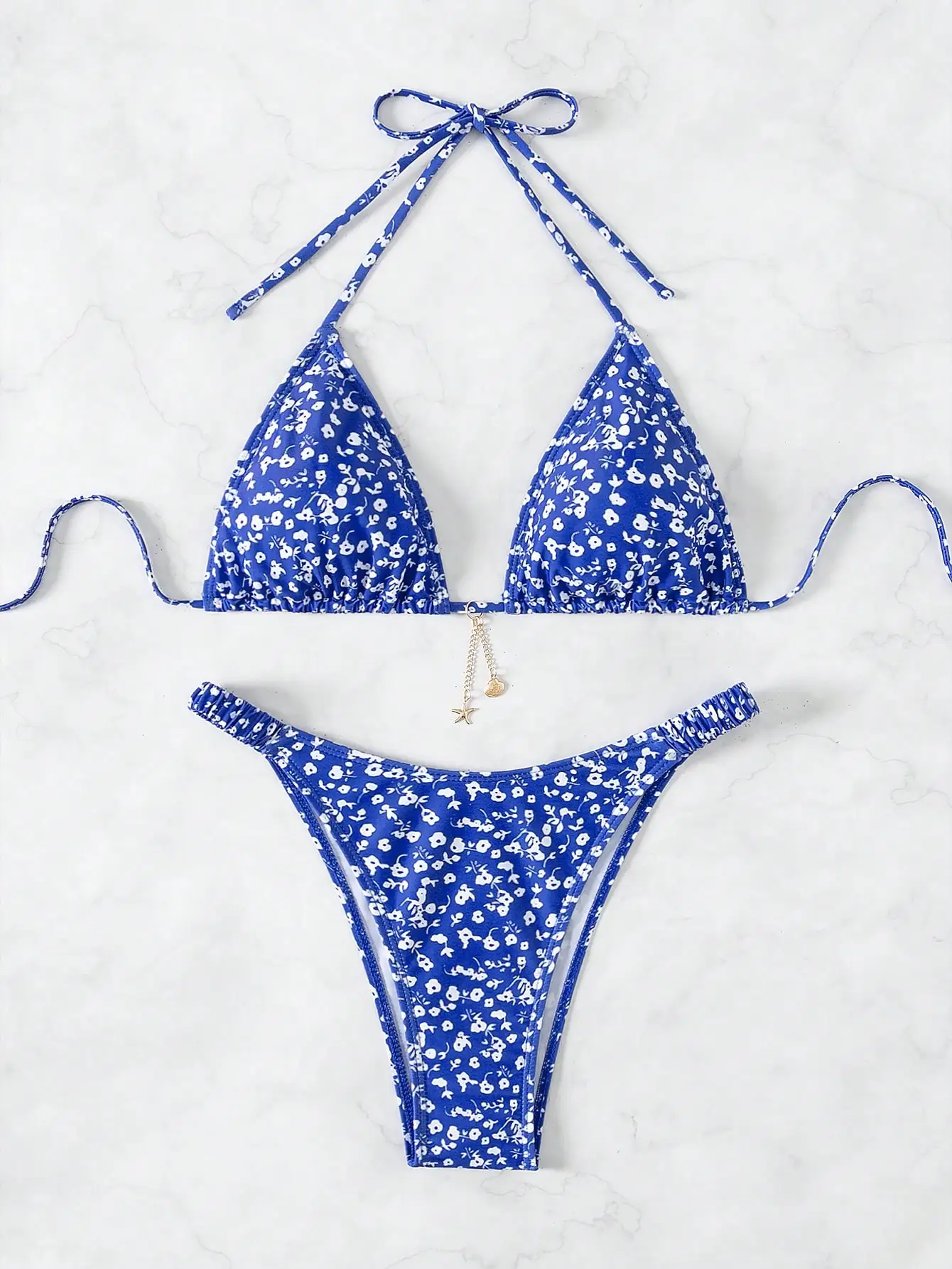 Halterneck floral pattern triangle cup split bikini summer cool swimwear comfortable
Halterneck floral pattern triangle cup split bikini summer cool swimwear comfortable