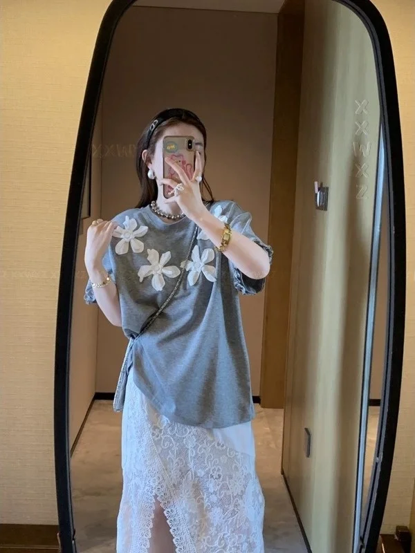 plus Size Spring New Casual Pure Color 3D Floral Top Short Sleeve T-Shirt Women's Fashion Set Loose Fit round Neck Mid-Length
plus Size Spring New Casual Pure Color 3D Floral Top Short Sleeve T-Shirt Women's Fashion Set Loose Fit round Neck Mid-Length