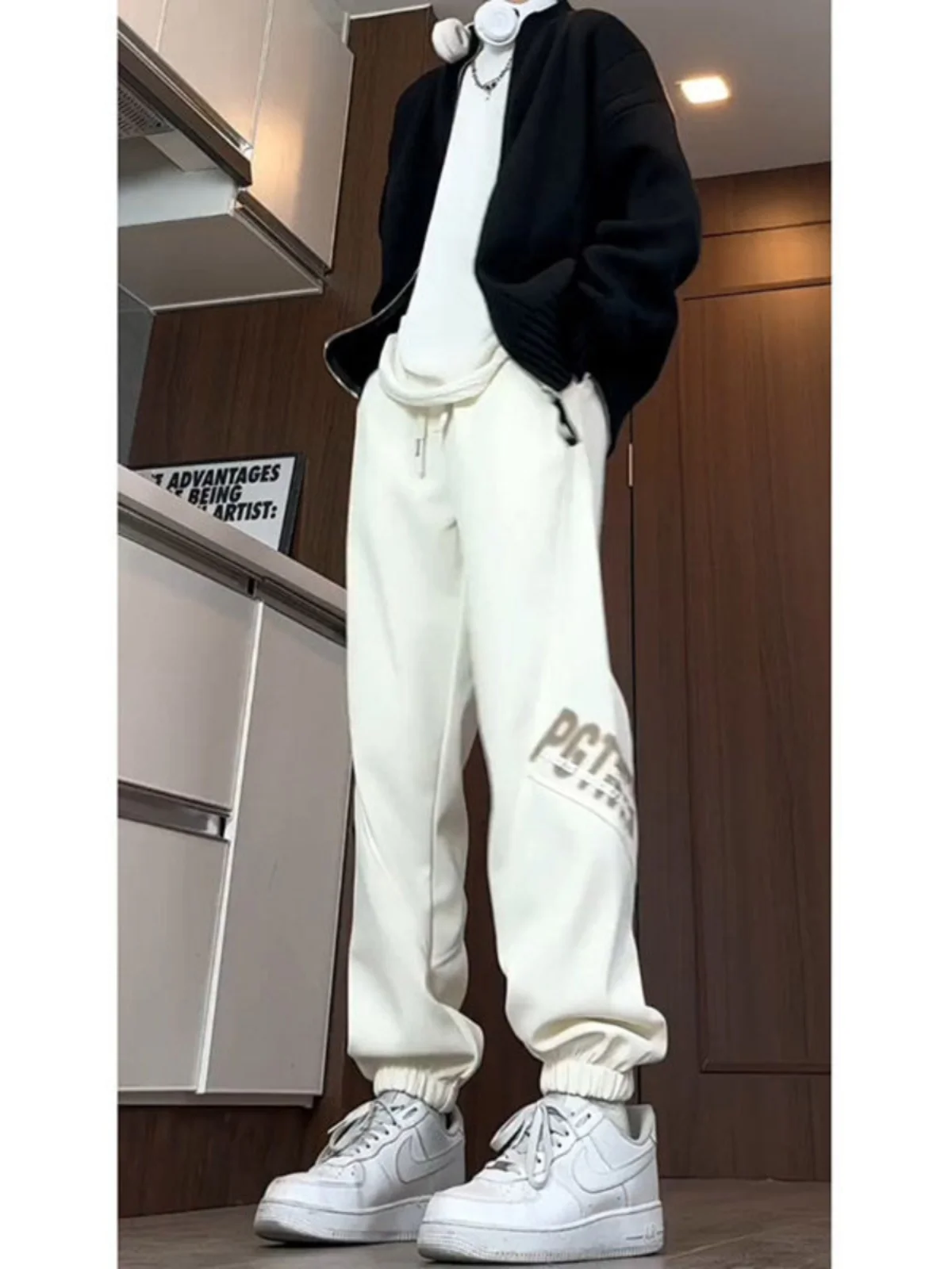 Мужские спортивные брюки оверсайз для хип-хопа и баскетбола, повседневные, в американском стиле, весна-осень, длинные, немнущиеся
Мужские спортивные брюки оверсайз для хип-хопа и баскетбола, повседневные, в американском стиле, весна-осень, длинные, немнущиеся