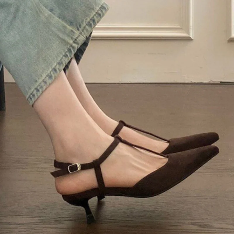 *Summer New Pointed Thin Heel Comfortable Casual Sandals Fashionable and Sexy Elegant and Popular Sandals for Women At Banquets
*Summer New Pointed Thin Heel Comfortable Casual Sandals Fashionable and Sexy Elegant and Popular Sandals for Women At Banquets