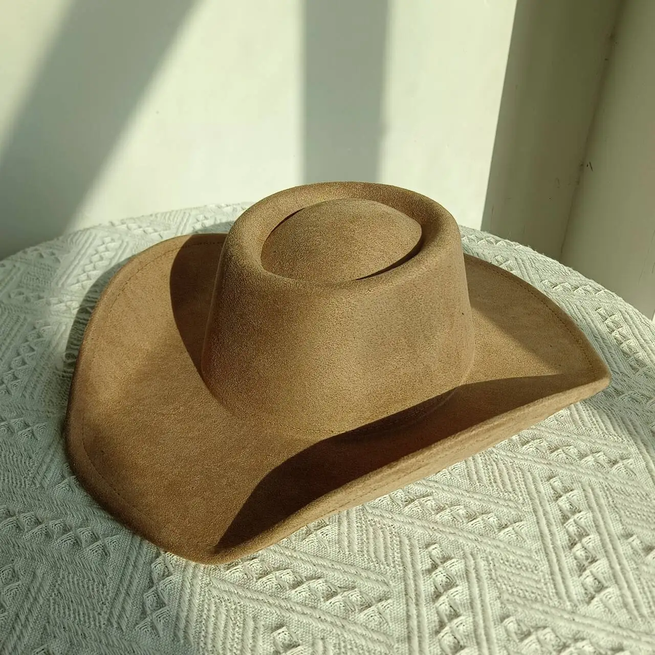 New classic concave convex top suede large brim western cowboy fedora hat men and women cowboy hat fashion party wide brim hat
New classic concave convex top suede large brim western cowboy fedora hat men and women cowboy hat fashion party wide brim hat