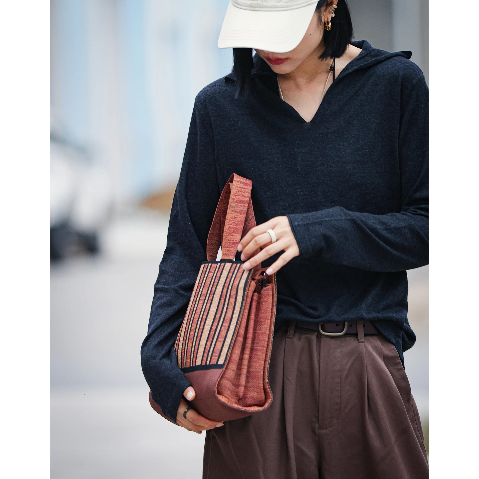 Cloud-Like Soft Wool Blend Knitted Sweater Women's V-Ne Loose Fit Autumn Winter Inner Wear Comfortable Polyester Fiber
Cloud-Like Soft Wool Blend Knitted Sweater Women's V-Ne Loose Fit Autumn Winter Inner Wear Comfortable Polyester Fiber