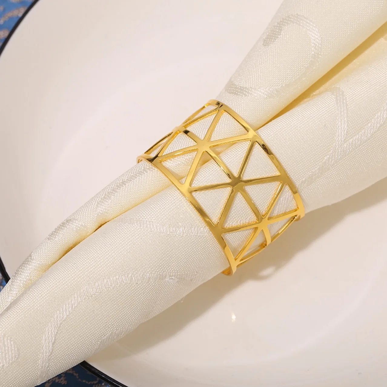 Hollow Napkin Ring Rose Gold Silver Color Napkin Buckles Birthday Wedding Christmas Party Decor Dinner Table Napkin Holders
Hollow Napkin Ring Rose Gold Silver Color Napkin Buckles Birthday Wedding Christmas Party Decor Dinner Table Napkin Holders