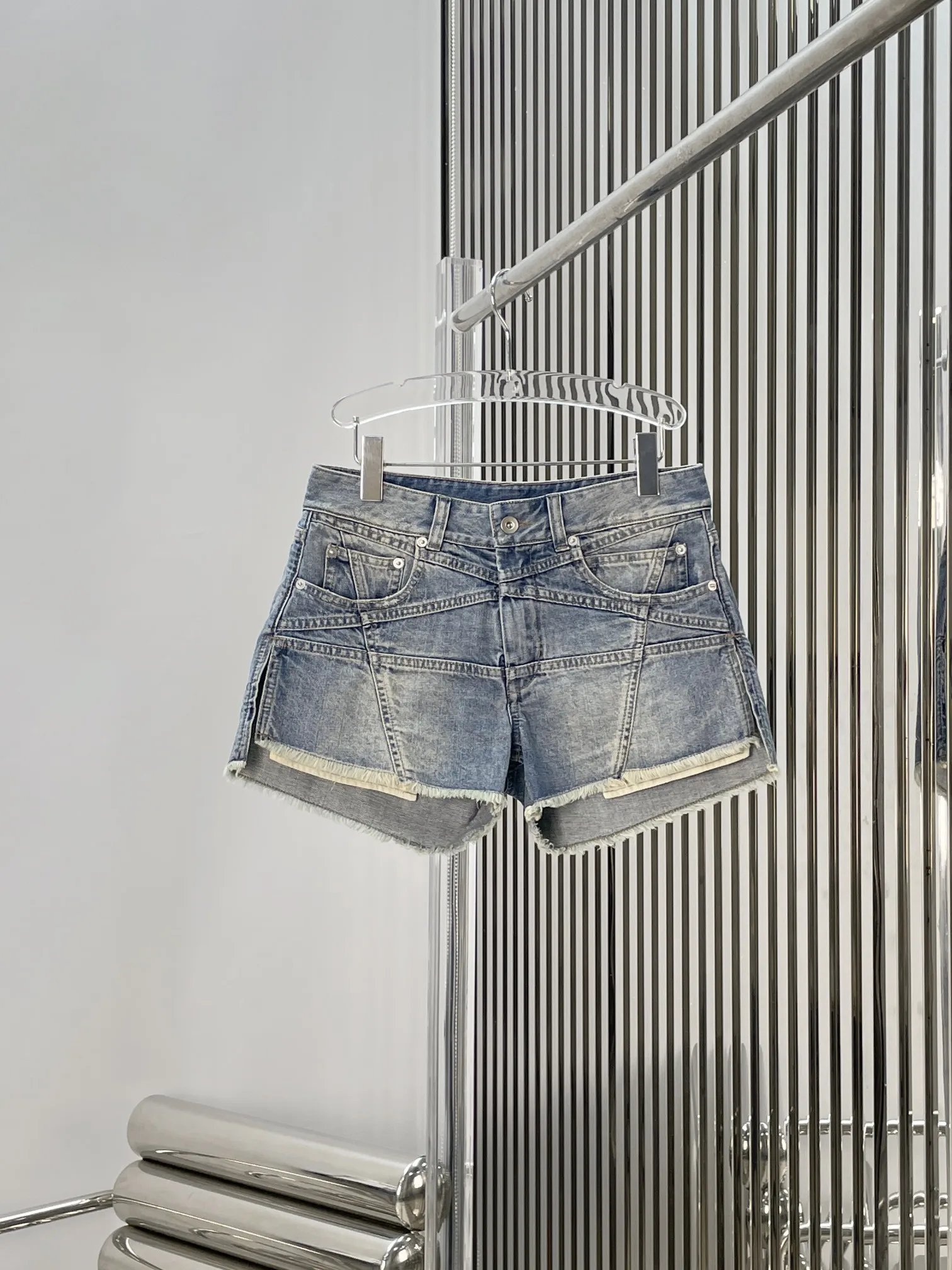 Retro Washed High Waist Slimming Denim Shorts Side Split Hot Girl Summer Fashion Ladies Fitted Zipper Style Blue Jeans Shorts
Retro Washed High Waist Slimming Denim Shorts Side Split Hot Girl Summer Fashion Ladies Fitted Zipper Style Blue Jeans Shorts