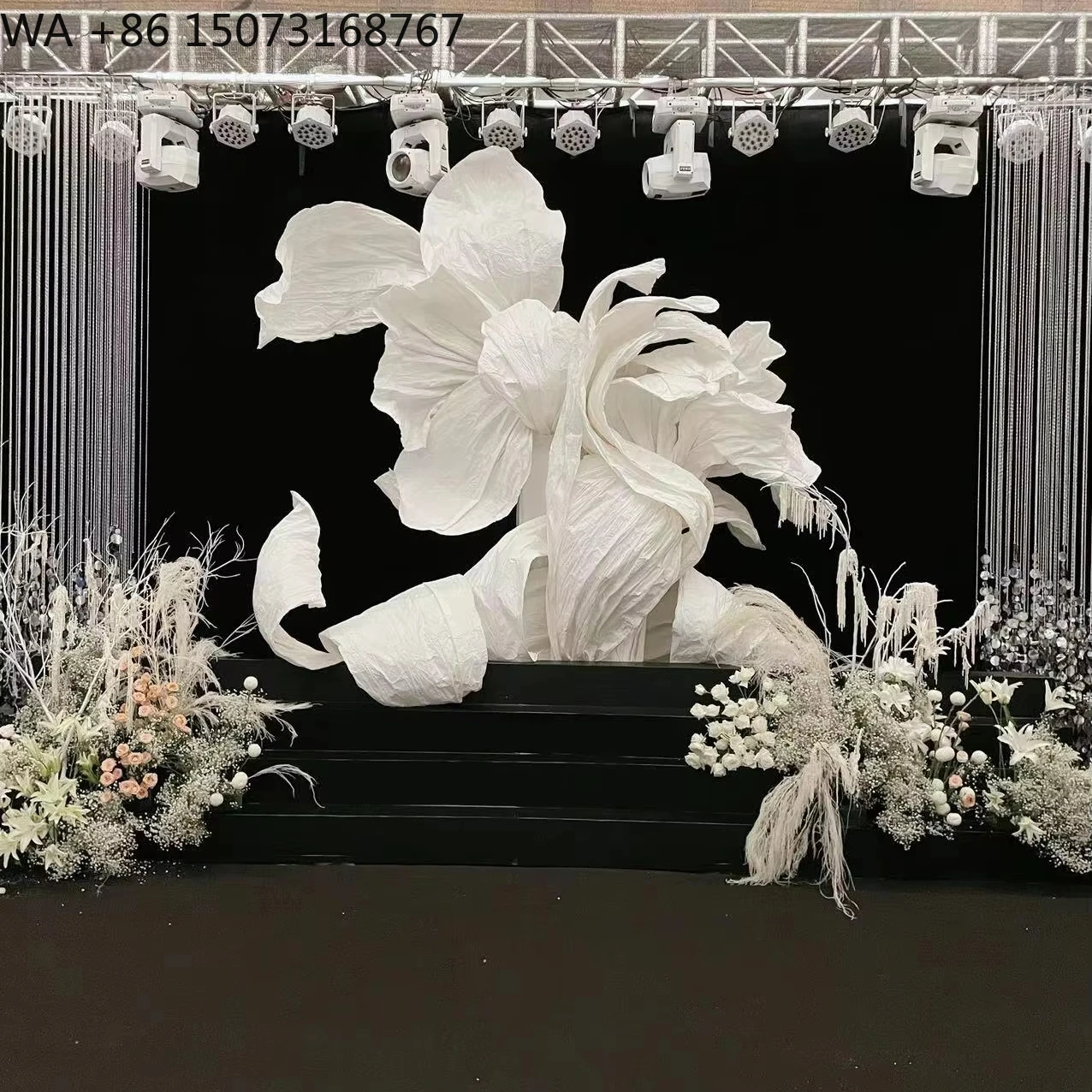Spectacular Paper - Crafted Giant Flower Decor for Transform Weddings and Events with Unique Backdrops
Spectacular Paper - Crafted Giant Flower Decor for Transform Weddings and Events with Unique Backdrops