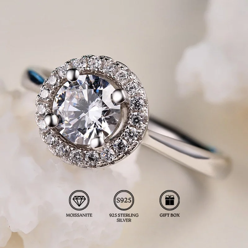 1pc 1 Carat The Elegant and Fashionable S925 Moissanite Round Ring Is An Ideal Decorative Ring and Also Suitable As A Gift.
1pc 1 Carat The Elegant and Fashionable S925 Moissanite Round Ring Is An Ideal Decorative Ring and Also Suitable As A Gift.