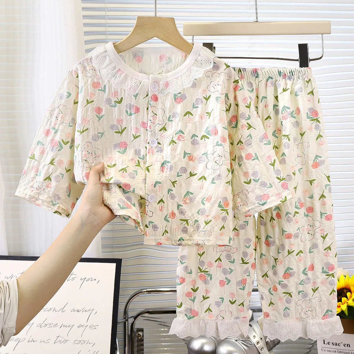 Girls Spring Summer Thin Pajamas Homewear Cute Cartoon Floral Print Long Sleeve Lace Trimmed Sleepwear Baby Casual Clothing Sets
Girls Spring Summer Thin Pajamas Homewear Cute Cartoon Floral Print Long Sleeve Lace Trimmed Sleepwear Baby Casual Clothing Sets