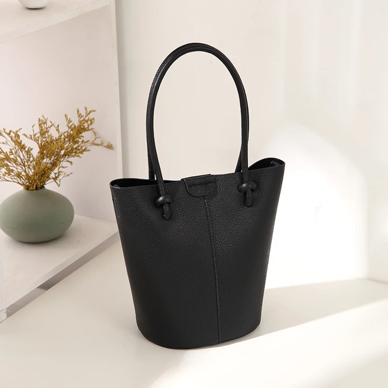 Korean Style Women's Bag 2024 New High-end Pebbled Vegetable Basket Versatile Commuting Shoulder Cross-body Bucket Bag
Korean Style Women's Bag 2024 New High-end Pebbled Vegetable Basket Versatile Commuting Shoulder Cross-body Bucket Bag