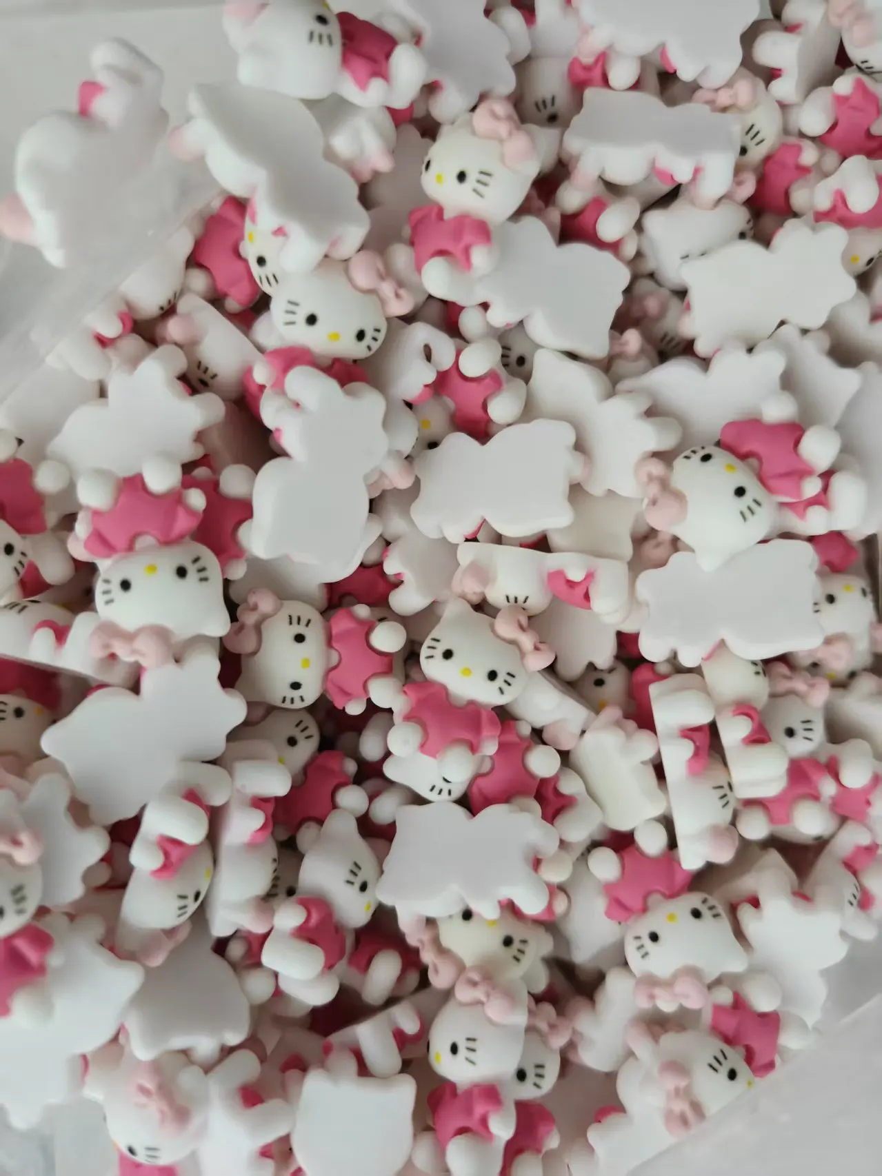 20 pieces of Hello Kitty mini 3D resin doll cute nail DIY accessories, pink and white clothing suitable for nail art
20 pieces of Hello Kitty mini 3D resin doll cute nail DIY accessories, pink and white clothing suitable for nail art