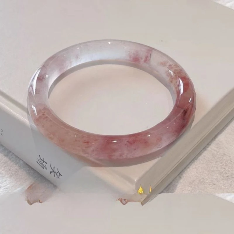 Champagne, White Chalcedony, Bai Yueguang Ice-penetrated Agate, Rose and Litchi Frozen Fine Jade Bracelet
Champagne, White Chalcedony, Bai Yueguang Ice-penetrated Agate, Rose and Litchi Frozen Fine Jade Bracelet
