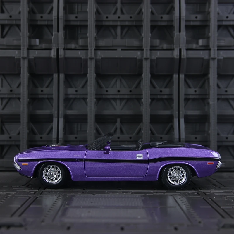 Maisto 1:24 Simulated Dodge Challenger R/T Alloy Car Model with doors and hood that can be opened Desktop decoration gift
Maisto 1:24 Simulated Dodge Challenger R/T Alloy Car Model with doors and hood that can be opened Desktop decoration gift
