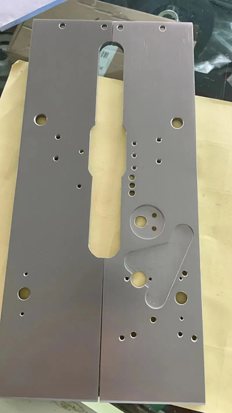 Brother RH9820-02 pressure foot work clamp plate LS/RS assy industrial sewing machine spare parts
Brother RH9820-02 pressure foot work clamp plate LS/RS assy industrial sewing machine spare parts