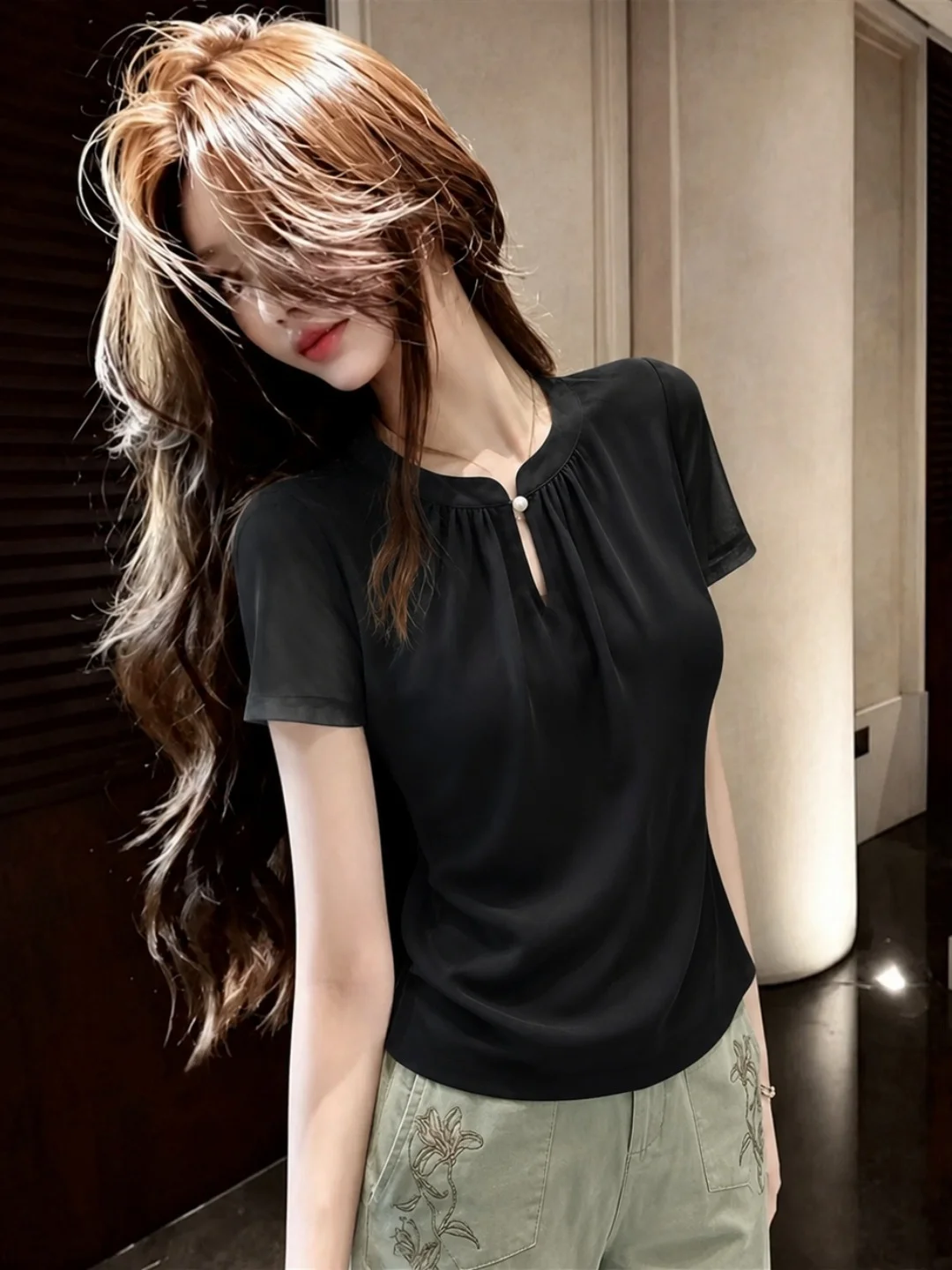 Elegant Summer Short Sleeve Shirt Women's Casual Fashion Slimming Top Korean Style Commute Regular Sleeve Length round Neck
Elegant Summer Short Sleeve Shirt Women's Casual Fashion Slimming Top Korean Style Commute Regular Sleeve Length round Neck