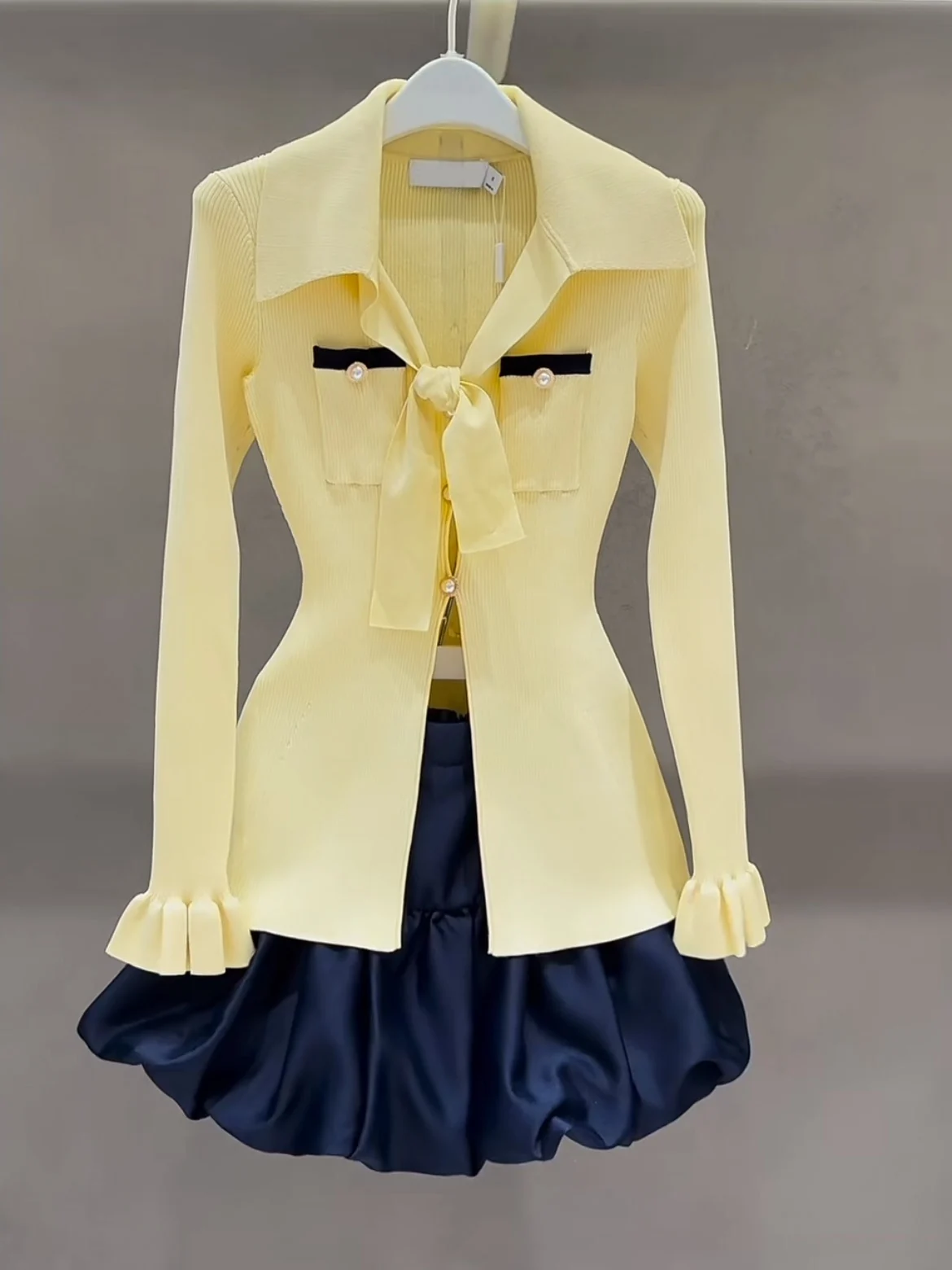 Yellow Ruffle Sleeve Knitted Sweater with Neck Bow Tie Commute Style Women's Fashion Summer 2026 Long Sleeve Polyester Blend
Yellow Ruffle Sleeve Knitted Sweater with Neck Bow Tie Commute Style Women's Fashion Summer 2026 Long Sleeve Polyester Blend
