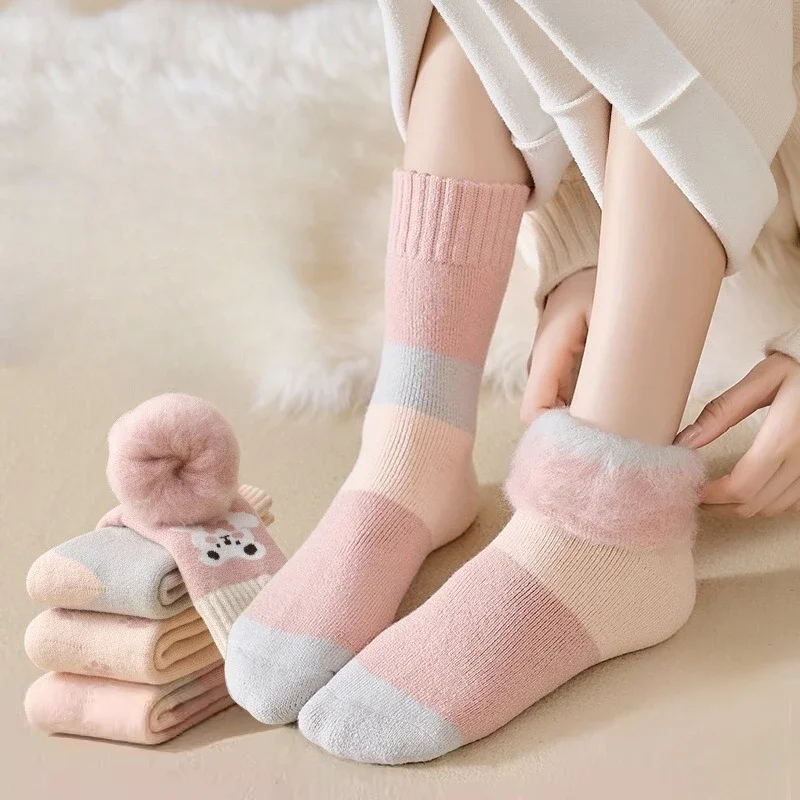 5 pairs of women's autumn winter mid tube wool and plush thick socks warm simple comfortable cashmere socks
5 pairs of women's autumn winter mid tube wool and plush thick socks warm simple comfortable cashmere socks
