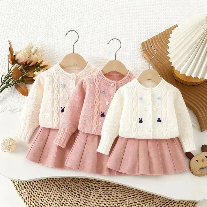 Осенний костюм, детские вязаные костюмы, кардиган с бантом, вязаный свитер для маленьких девочек + плиссированная юбка, детский новогодний праздничный комплект, 2 шт.
Осенний костюм, детские вязаные костюмы, кардиган с бантом, вязаный свитер для маленьких девочек + плиссированная юбка, детский новогодний праздничный комплект, 2 шт.