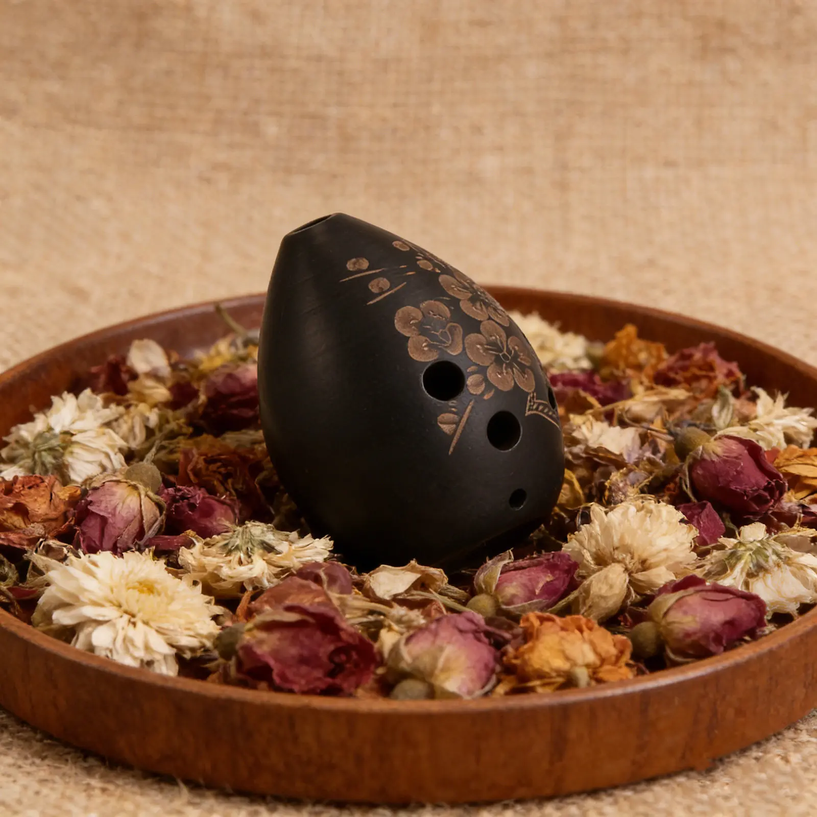 Pottery 8 Hole Ocarina Flute Beginner Vintage Chinese Wind Musical Instrument for Students Home Outdoor Use 8 Hole Musical Flute
Pottery 8 Hole Ocarina Flute Beginner Vintage Chinese Wind Musical Instrument for Students Home Outdoor Use 8 Hole Musical Flute