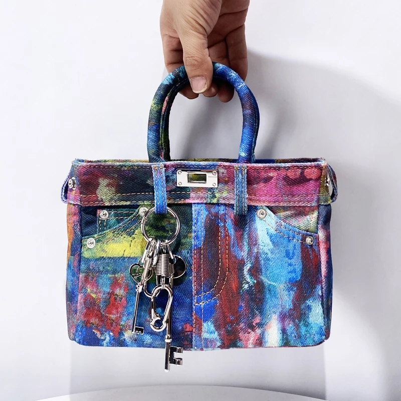 Classic Graffiti Pattern Denim Cloth Bags For Women Luxury Designer Handbags Purses 2025 New In Sequined Key Top Handle Shoulder
Classic Graffiti Pattern Denim Cloth Bags For Women Luxury Designer Handbags Purses 2025 New In Sequined Key Top Handle Shoulder