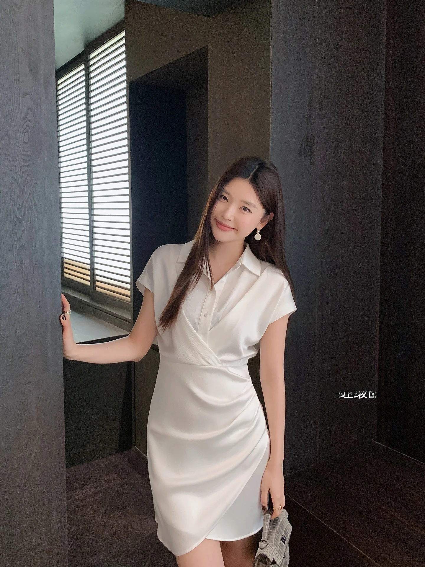 Elegant White Shirt Dress with Waist-Cinching Detail Short Silken Skirt for Women by Ms.Daoge Breathable Polyester Fiber
Elegant White Shirt Dress with Waist-Cinching Detail Short Silken Skirt for Women by Ms.Daoge Breathable Polyester Fiber