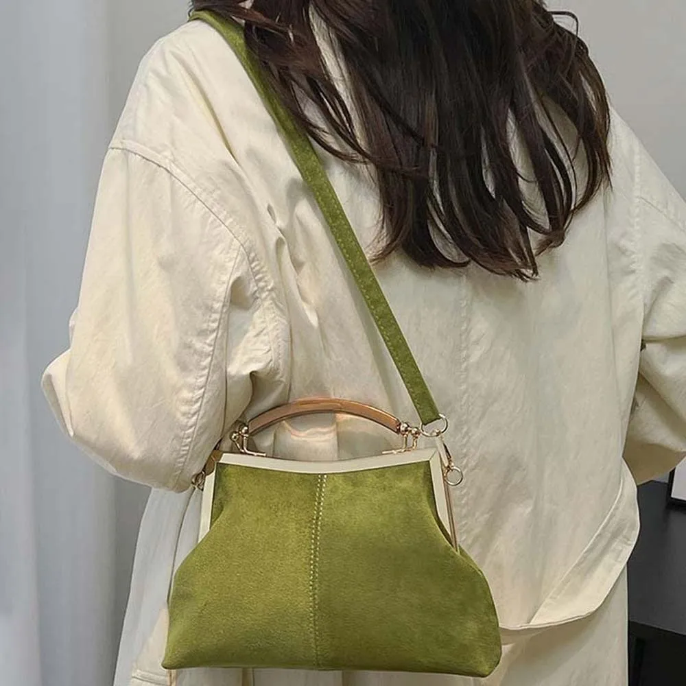 Elegant Kiss Lock Shoulder Bag Large Capacity High Quality Frosted Velvet Crossbody Bag Detachable Contrast Color
Elegant Kiss Lock Shoulder Bag Large Capacity High Quality Frosted Velvet Crossbody Bag Detachable Contrast Color