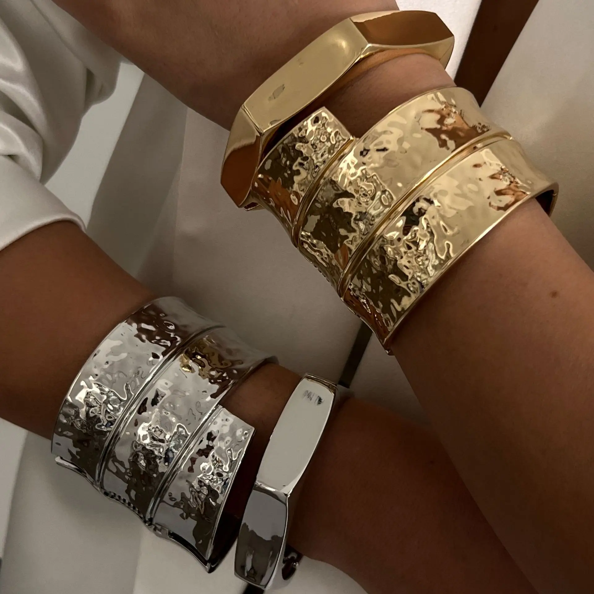 DIEZI Gold Silver Color Irregular Geometric Metal Cuff Bangles Hip Hop Punk Wide Spring Bangles For Men Women Bracelets Jewelry
DIEZI Gold Silver Color Irregular Geometric Metal Cuff Bangles Hip Hop Punk Wide Spring Bangles For Men Women Bracelets Jewelry