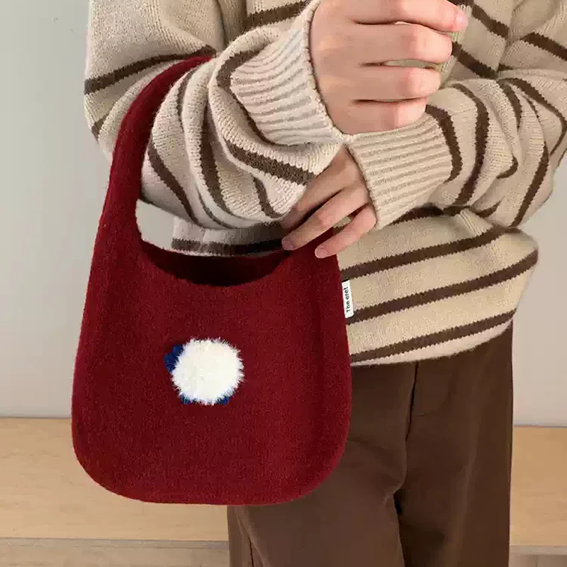 Корейская вязаная сумка Ins, модная большая сумка, мягкая овальная форма, большая вместительная повседневная ручная сумка на плечо для женщин
Корейская вязаная сумка Ins, модная большая сумка, мягкая овальная форма, большая вместительная повседневная ручная сумка на плечо для женщин