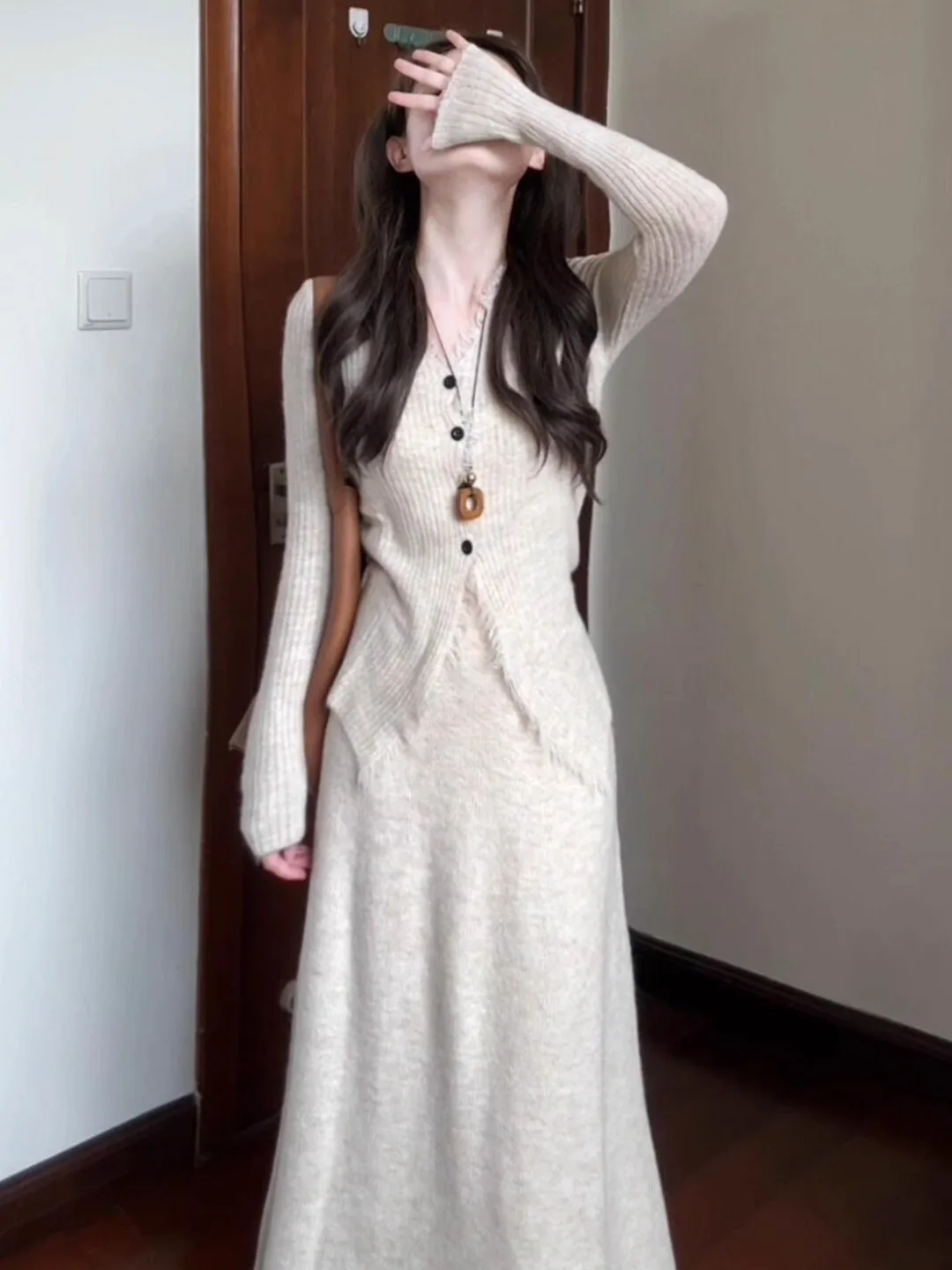 Elegant Long Sleeve Knitted Dress Set Women's Autumn Winter New Style Small Fragrance Style Korean System Long Skirt
Elegant Long Sleeve Knitted Dress Set Women's Autumn Winter New Style Small Fragrance Style Korean System Long Skirt