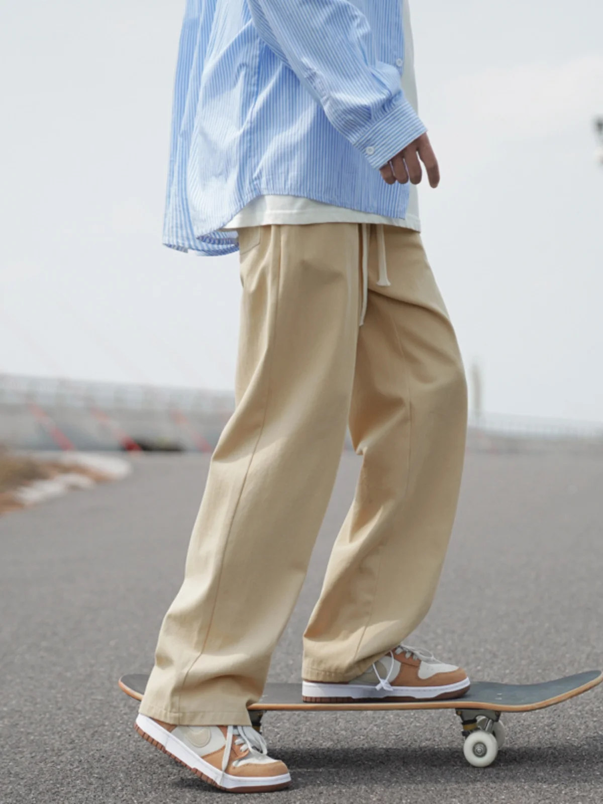 Мужские повседневные брюки цвета хаки, осень 202, новинка Faion, свободные прямые брюки, модные брендовые повседневные длинные брюки длиной до пола
Мужские повседневные брюки цвета хаки, осень 202, новинка Faion, свободные прямые брюки, модные брендовые повседневные длинные брюки длиной до пола