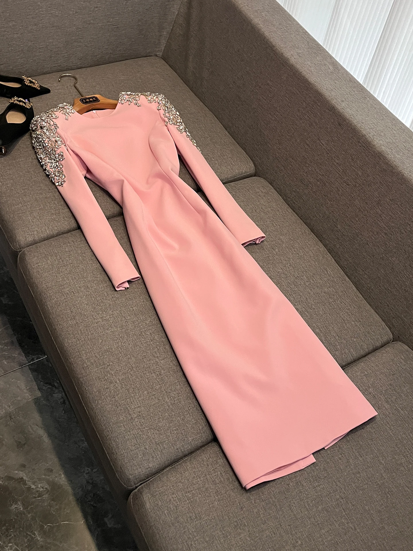 Elegant Long Sleeve Diamond Embellished Dress Shiny Sequin Fabric Heavy Workmanship Ladies' Dress for Annual Meeting
Elegant Long Sleeve Diamond Embellished Dress Shiny Sequin Fabric Heavy Workmanship Ladies' Dress for Annual Meeting