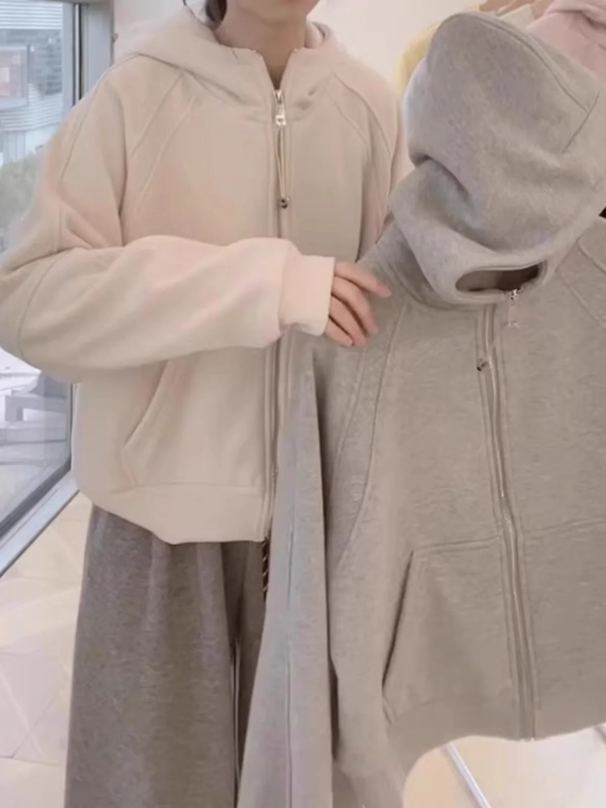 Trendy Hooded Sweatshirt plus Size Women's Spring Cardigan Outerwear Loose Thickened Fleece Ladies' Comfortable Top
Trendy Hooded Sweatshirt plus Size Women's Spring Cardigan Outerwear Loose Thickened Fleece Ladies' Comfortable Top